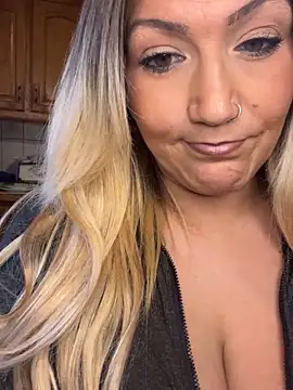 LittleMissEeve online show from March 4, 2025, 10:05 pm