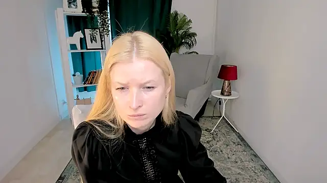 Laly Peach online show from July 30, 2026, 6:34 am