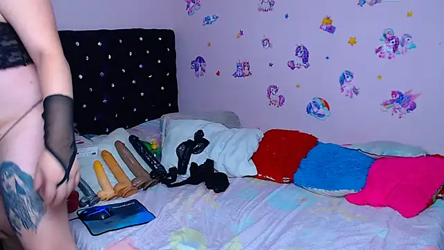 Snapshot of ShantalBlonde chatting on October 26, 2025, 2:28 am ShantalBlonde online show from October 26, 2025, 2:28 am