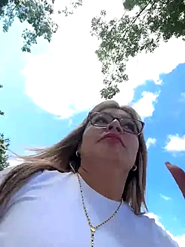 Snapshot of DIANITA_1988 chatting on September 23, 2025, 3:37 pm DIANITA 1988 online show from September 23, 2025, 3:37 pm