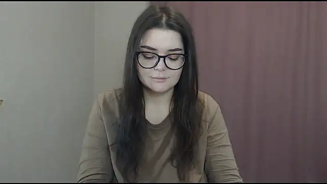 Snapshot of ohhhMie chatting on February 21, 2025, 9:22 pm ohhhMie online show from February 21, 2025, 9:22 pm