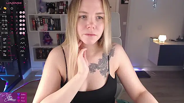 Emma Bryan online show from November 27, 2025, 6:32 pm