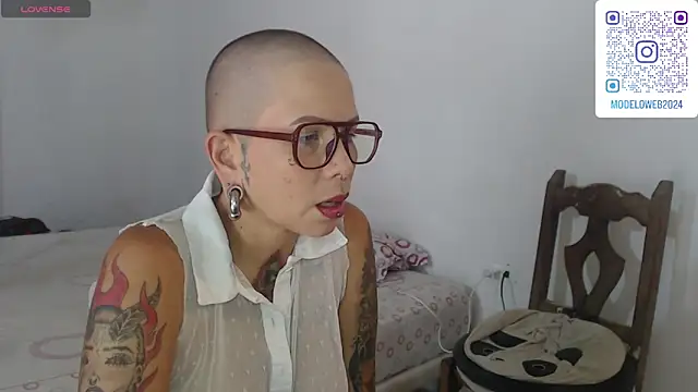 moon cat85 online show from January 23, 2025, 6:03 pm