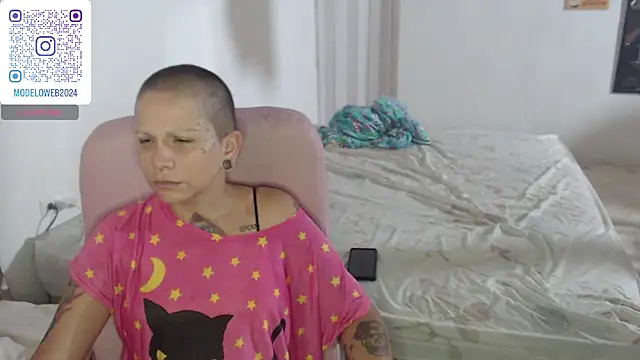 moon cat85 online show from February 6, 2025, 5:30 pm