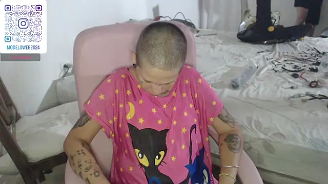 moon cat85 online show from February 6, 2025, 8:34 pm