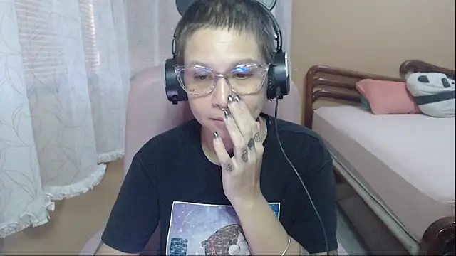 moon cat85 online show from September 20, 2025, 9:49 pm