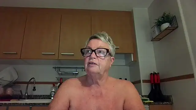 Snapshot of GrannyChrissy68 chatting on September 28, 2025, 6:35 pm GrannyChrissy68 online show from September 28, 2025, 6:35 pm