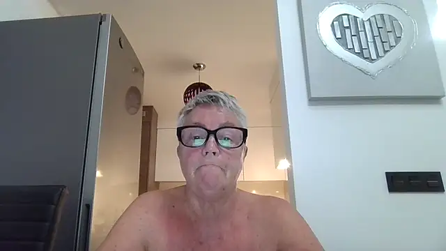 Snapshot of GrannyChrissy68 chatting on October 1, 2025, 9:32 pm GrannyChrissy68 online show from October 1, 2025, 9:32 pm