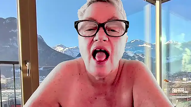 GrannyChrissy68 online show from February 23, 2026, 2:14 pm