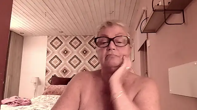 GrannyChrissy68 online show from March 1, 2026, 5:48 pm