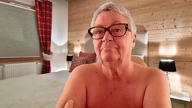 GrannyChrissy68 online show from March 30, 2026, 2:29 pm
