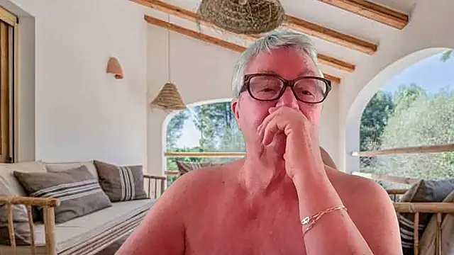 GrannyChrissy68 online show from April 26, 2026, 1:42 pm