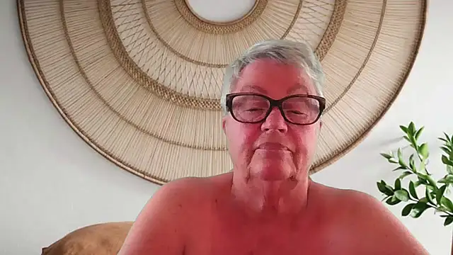 GrannyChrissy68 online show from April 27, 2026, 2:48 pm