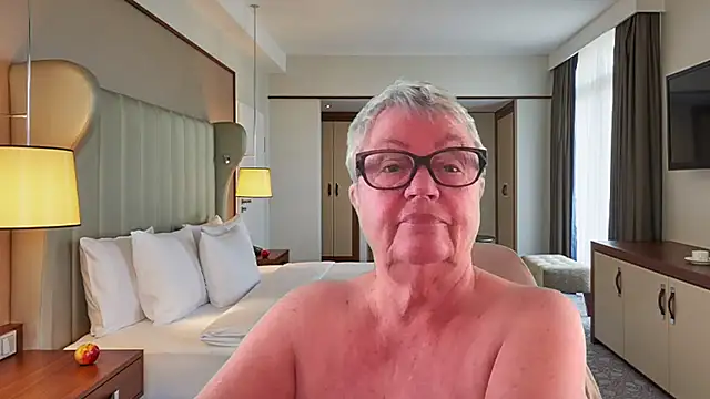 GrannyChrissy68 online show from June 9, 2026, 1:23 pm