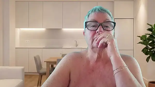GrannyChrissy68 online show from June 11, 2026, 9:24 pm
