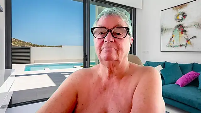 GrannyChrissy68 online show from June 14, 2026, 1:24 pm