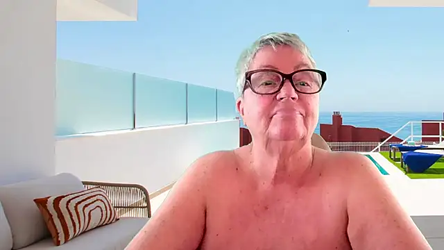 GrannyChrissy68 online show from June 15, 2026, 1:46 pm