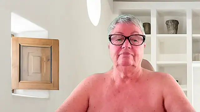 GrannyChrissy68 online show from June 16, 2026, 1:03 pm