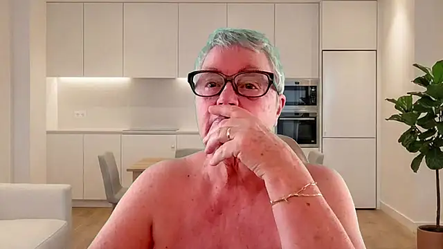 GrannyChrissy68 online show from June 20, 2026, 12:19 pm