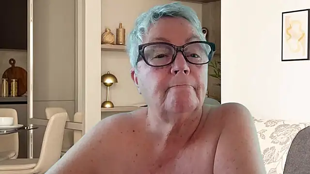 GrannyChrissy68 online show from June 25, 2026, 1:26 pm