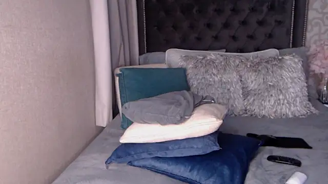 MariiePrice online show from June 6, 2026, 3:33 am