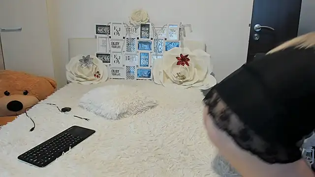 sweetemy4u online show from December 14, 2025, 1:38 pm