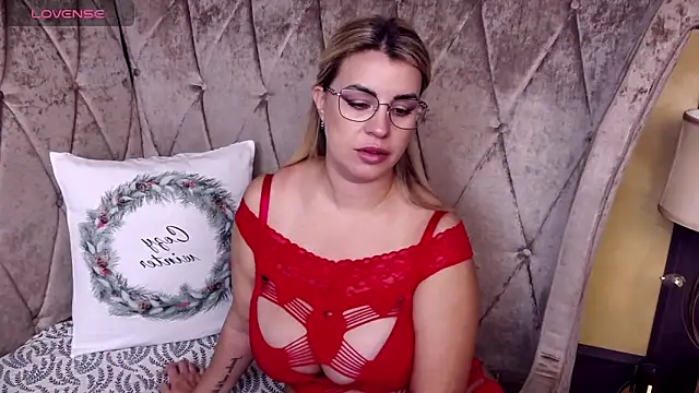 BustyGizelle online show from November 10, 2025, 6:45 am