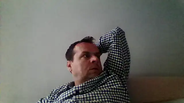 Snapshot of grzes19763 chatting on April 5, 2026, 4:15 pm grzes19763 online show from April 5, 2026, 4:15 pm