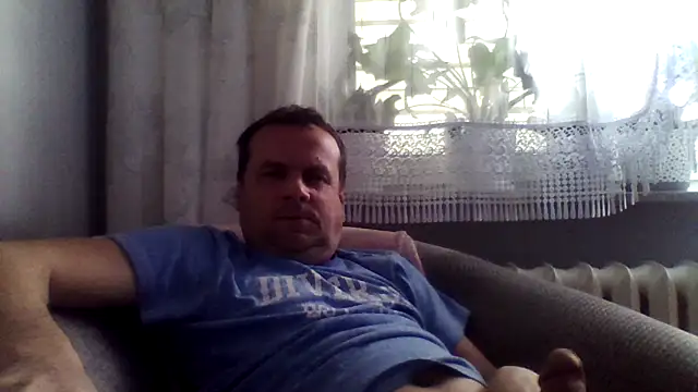 Snapshot of grzes19763 chatting on April 13, 2026, 2:44 pm grzes19763 online show from April 13, 2026, 2:44 pm