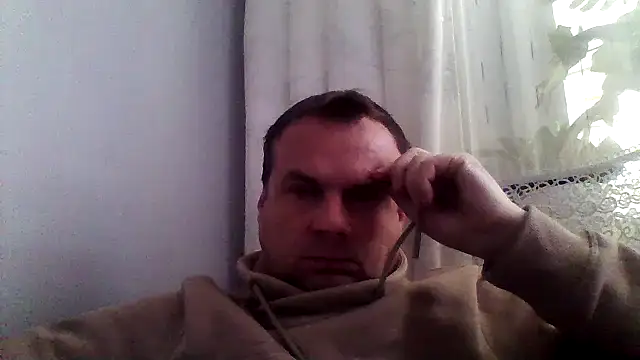 Snapshot of grzes19763 chatting on April 15, 2026, 8:43 am grzes19763 online show from April 15, 2026, 8:43 am