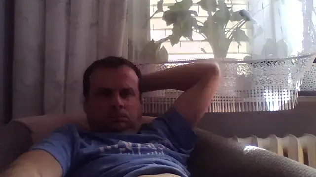 Snapshot of grzes19763 chatting on April 16, 2026, 12:17 pm grzes19763 online show from April 16, 2026, 12:17 pm