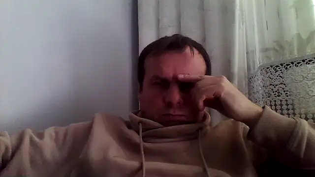 Snapshot of grzes19763 chatting on May 13, 2026, 8:34 am grzes19763 online show from May 13, 2026, 8:34 am
