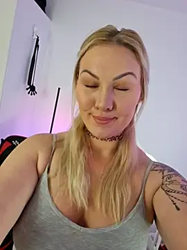 Snapshot of NastyMilf_ chatting on March 5, 2025, 8:32 am NastyMilf  online show from March 5, 2025, 8:32 am