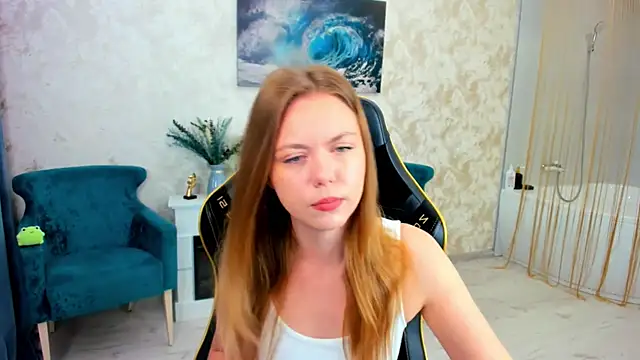 Strawberrye online show from June 7, 2026, 3:21 am