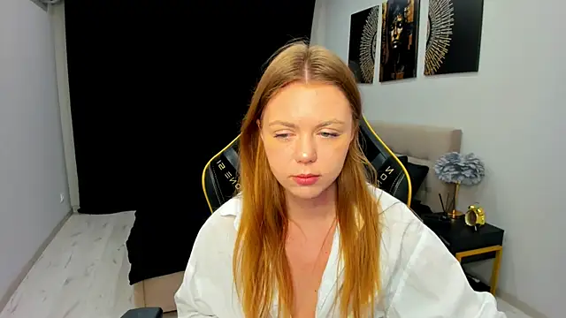 Strawberrye online show from June 17, 2026, 3:31 am