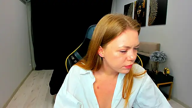Strawberrye online show from June 23, 2026, 3:37 am