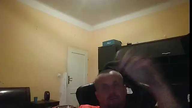 MrWhitePL online show from August 3, 2026, 6:55 pm