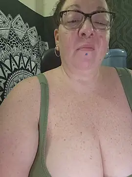 Snapshot of Miss_Phat_Booty chatting on December 20, 2025, 3:35 am Miss Phat Booty online show from December 20, 2025, 3:35 am