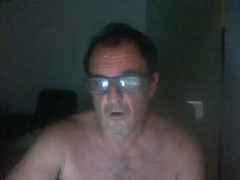 ConradinhoBR50 online show from May 13, 2026, 5:27 am