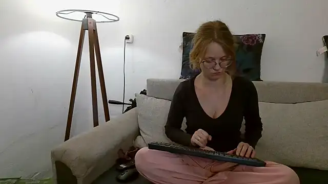 little-leni online show from September 20, 2025, 9:05 pm