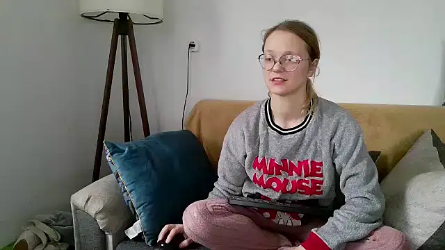 little-leni online show from December 16, 2025, 8:41 am