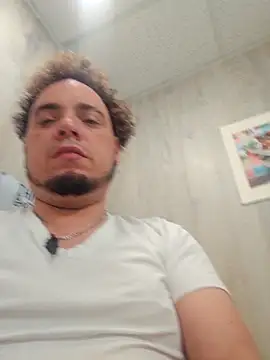 Snapshot of latinoflpr chatting on February 4, 2026, 7:20 pm latinoflpr online show from February 4, 2026, 7:20 pm