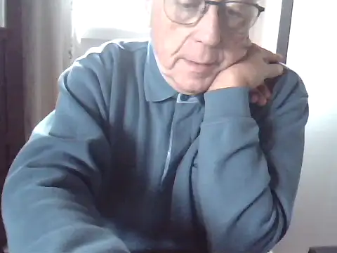 Snapshot of johnjohn622662 chatting on November 9, 2025, 10:57 am johnjohn622662 online show from November 9, 2025, 10:57 am