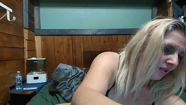 lisaxlovexxx online show from May 3, 2026, 1:44 am