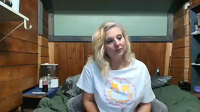 Snapshot of lisaxlovexxx chatting on May 11, 2026, 6:05 pm lisaxlovexxx online show from May 11, 2026, 6:05 pm