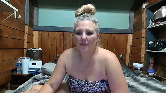 Snapshot of lisaxlovexxx chatting on June 10, 2026, 4:45 am lisaxlovexxx online show from June 10, 2026, 4:45 am