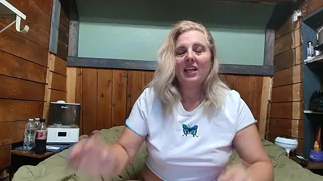 Snapshot of lisaxlovexxx chatting on June 21, 2026, 2:25 am lisaxlovexxx online show from June 21, 2026, 2:25 am