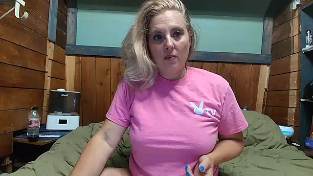Snapshot of lisaxlovexxx chatting on June 22, 2026, 8:06 pm lisaxlovexxx online show from June 22, 2026, 8:06 pm