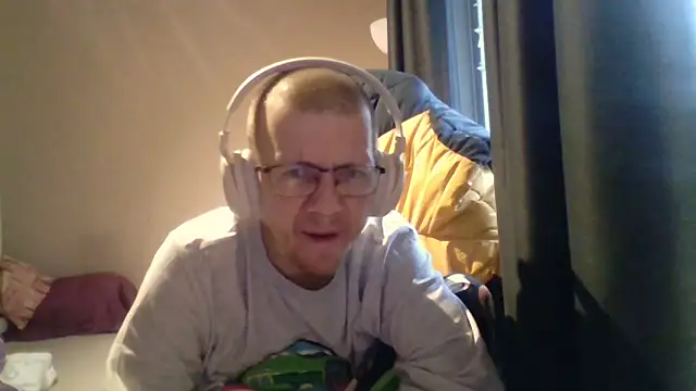 David250692 online show from November 28, 2025, 9:45 am