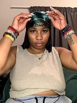 Snapshot of CurvyDesire1 chatting on October 9, 2025, 9:57 pm CurvyDesire1 online show from October 9, 2025, 9:57 pm